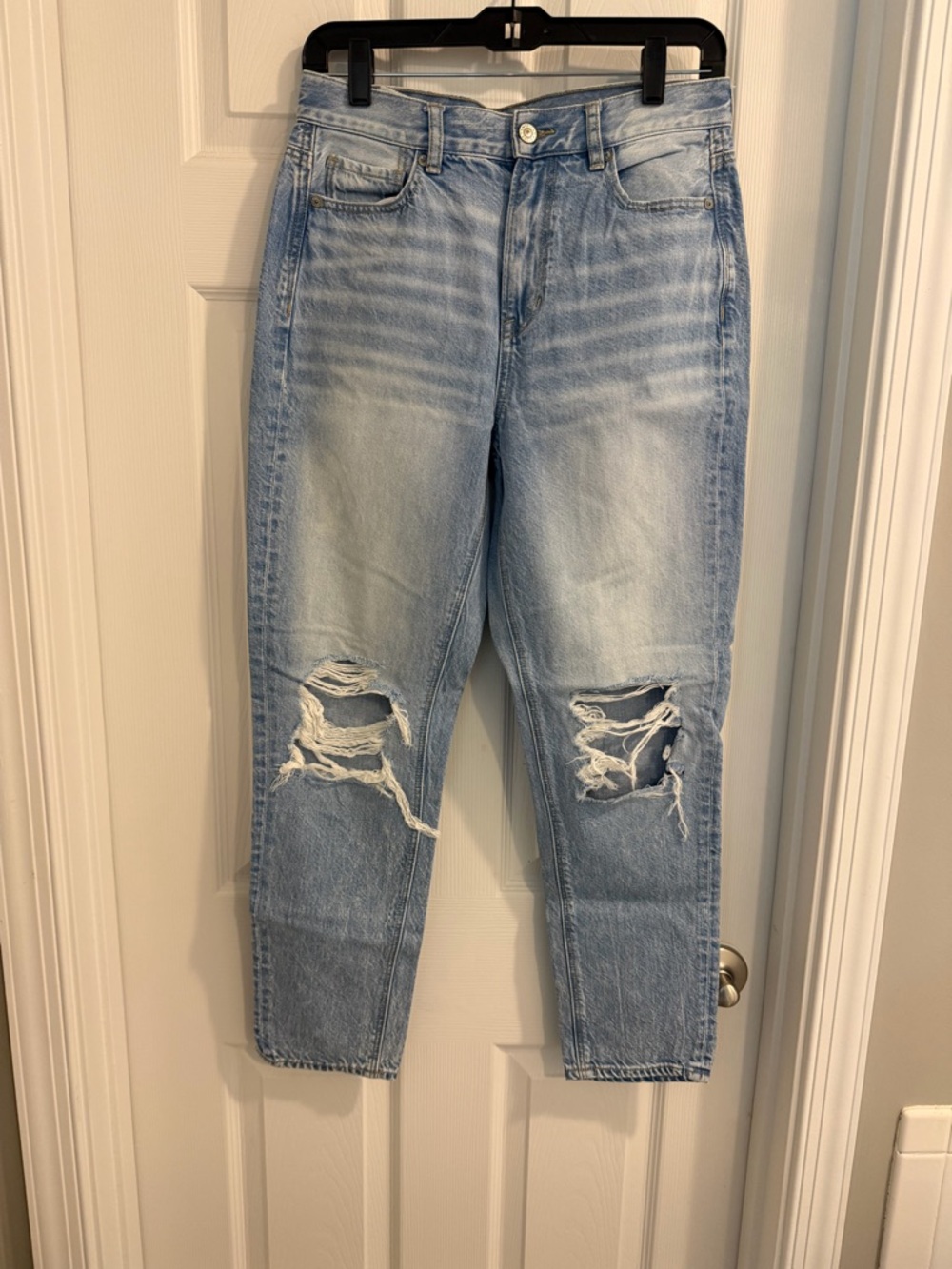 American Eagle Outfitters Light Blue Distressed Mom Jeans